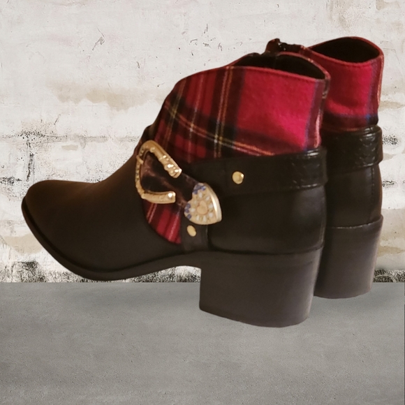 Women PU/TEXT Leather Coated Ankle Boots By Betsy Johnson Size 6.5M - Picture 6 of 10